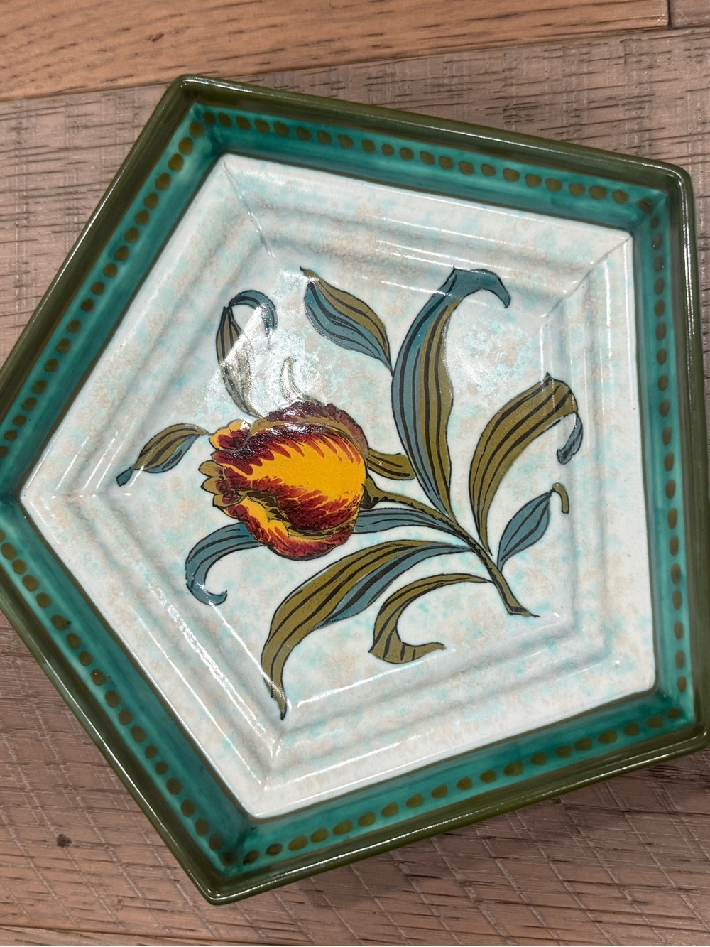 Vintage Royal Zuid Holland Gouda Irene Tulip 9” Wall Plate Dish 4560